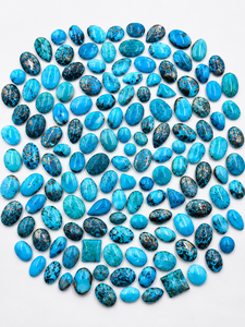 Cabochon ovale en turquoise naturelle véritable de qualité supérieure, très demandé, pierre brute polie bleu-blanc pour la fabrication de bijoux - Product Image 1