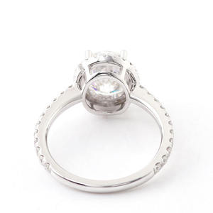 Bague solitaire classique en diamant rond brillant pour femme, alliance pavée en or blanc - Product Image 1