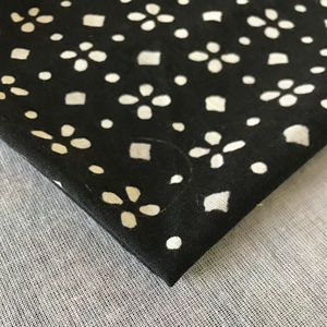 Tissu en coton pur imprimé à la main, motif géométrique noir et blanc, textile artisanal indien en gros - Product Image 3