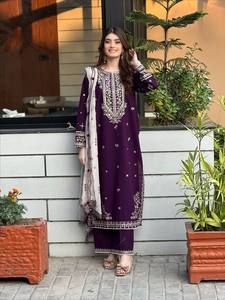 Costume Anarkali en coton georgette brodé violet pour femmes, coupe classique, longueur cheville, vêtements ethniques style Inde Pakistan - Product Image 2