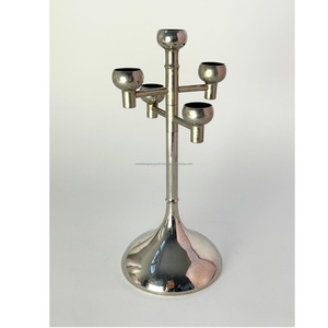 Soporte Geométrico Brutalista de Brazos Cruzados para Múltiples Velas • Suministros Comerciales para Banquetes - Product Image 5