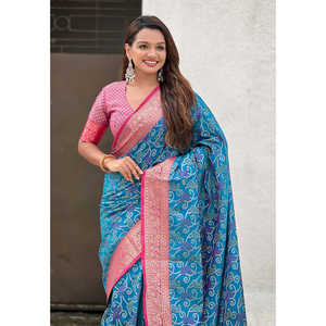 ผ้าซิลค์สีน้ำเงินเนื้อนุ่ม ทอลายแบนดานี ปาโตลา ซารี พร้อมลายทอแบบตัดกัน สำหรับชุดราตรี ผ้าทอระดับพรีเมียม น้ำหนัก 600 กรัม - Product Image 1