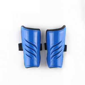 Protections de tibia de football modernes et écologiques pour adultes en PVC, fibre de carbone et fibre de verre, ajustement universel, durables, design orange, jaune et blanc - Product Image 5