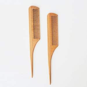 Peigne à dents larges antistatique naturel RR ENTERPRISES pour cheveux épais et bouclés, fabriqué à la main en bambou et en bois, artisanat indien - Product Image 1