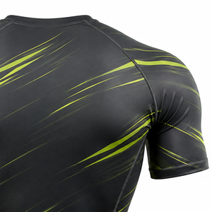 T-shirt de compression athlétique pour homme, séchage rapide, évacuation de l'humidité, idéal pour la gym, le fitness, la course, la natation, le surf et les activités sportives. - Product Image 4
