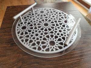 ถาดเสิร์ฟโลหะและแก้วลายอิสลามสุดหรู เหมาะสำหรับรอมฎอน อิฟตาร์ และการจัดโต๊ะอาหารอย่างมีระดับ ขายส่งจากอินเดีย - Product Image 2