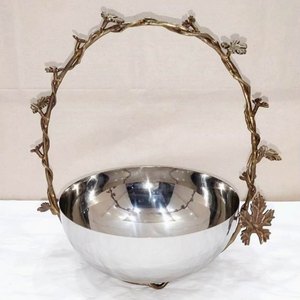 Frutero vintage de acero inoxidable con asa de hoja de vid de latón, centro de mesa de metal mixto, cesta decorativa para servir, decoración del hogar - Product Image 1