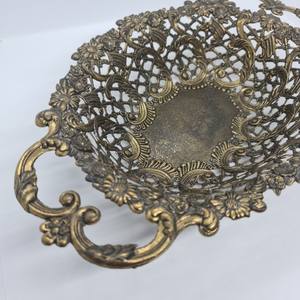 La impresionante apariencia antigua de una tazón de servir de latón es muy solicitada y añade carácter a tu mesa de comedor. - Product Image 3