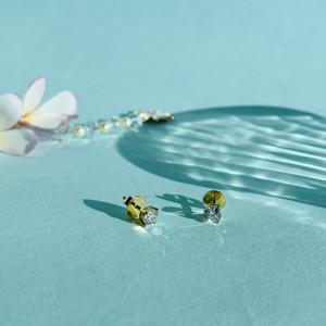 Pendientes de Oro Sólido de 14K con Diamante Natural Certificado por GIA, Corte Brillante Redondo de 0.5 Quilates - Product Image 3