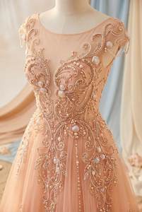 Robe de soirée sur mesure, entièrement perlée à la main, de qualité supérieure, ornée de motifs faits main, pour femmes, fabricant de robes de fête de luxe, vente en gros - Product Image 3