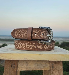 Ceinture en cuir vintage de luxe brodée de fleurs, finition rustique style cowboy, design écologique et imperméable, décorative argentée - Product Image 2