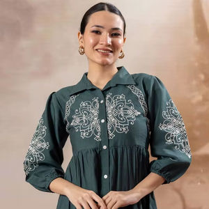 เสื้อเชิ้ตคอปก แขนพองสามส่วน แต่งลายปัก ความยาวปานกลาง ชายระบาย ผ้าจอร์เจตต์ เป็นมิตรกับสิ่งแวดล้อม เหมาะสำหรับงานทางการ - Product Image 1