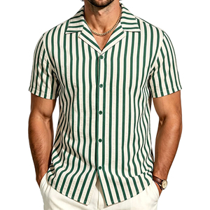 Restez au frais et élégant avec cette chemise à col cubain pour hommes - coupe décontractée et imprimé floral audacieux. Fournisseur en gros de chemises cubaines. - Product Image 5