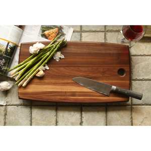 Planche à découper robuste en bois massif avec finition grain naturel, canal de drainage des jus et surface spacieuse pour cuisine polyvalente - Product Image 4