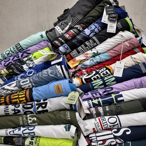 เสื้อยืดแบรนด์ดัง ค้างสต็อก คละไซส์ ผ้าฝ้าย ราคาถูก เสื้อผ้าฤดูใบไม้ผลิ สินค้าเกินออเดอร์ ยกเลิกการส่ง บังกลาเทศ - Product Image 1