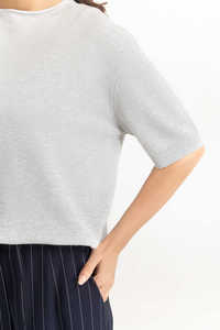 T-shirt en coton écologique fabriqué au Pakistan, col rond, coupe décontractée unique pour femmes, t-shirt gris en tricot, manches courtes, chic et décontracté - Product Image 5