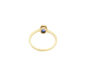 Bague solitaire minimaliste empilable en or jaune massif 9 carats avec saphir bleu ovale serti clos, bijoux fins pour femme, vente en gros - Product Image 4