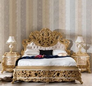 Oferta Especial: Juego de Dormitorio de Lujo Nelligan Royal Classic Gold con Cabecera Tapizada en Rojo y Estructura de Cama de Madera Maciza Tallada - Product Image 2