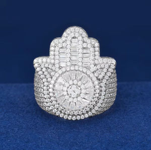 Anillo de cóctel Hamsa de lujo con diamantes y oro de 18 quilates, unisex, para uso diario - Product Image 2