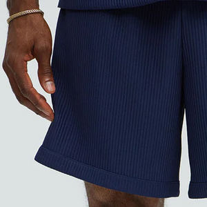 Shorts pour hommes au design minimaliste et aux coutures soignées, coupe confortable, idéal pour une utilisation toute la journée, amélioré grâce à une taille ajustable. - Product Image 3