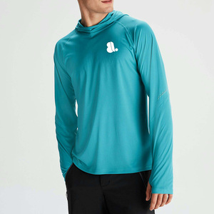 เสื้อยืดแขนยาวมีฮู้ดผู้ชาย สีพื้น แห้งเร็ว ผ้าไม่ทอ 100% ผ้าฝ้าย ระบายอากาศ เป็นมิตรกับสิ่งแวดล้อม เสื้อกีฬา โลโก้ด้านหน้า - Product Image 5