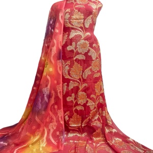 Écharpe longue et ample pour femme en viscose rouge, brodée de dentelle et imprimée de motifs floraux, luxueuse, écologique, élégante, classique et traditionnelle - Product Image 1