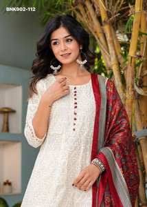 ชุดคุर्ติ-กางเกงพร้อมผ้าคลุมไหล่ ผ้าฝ้ายชิกันการีคุณภาพดีเยี่ยม สำหรับใส่เป็นลำลอง  ผู้จัดจำหน่ายจากอินเดีย ราคาขายส่ง - Product Image 5