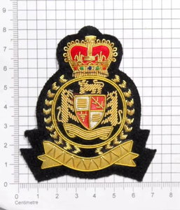 Badges de luxe brodés à la main avec paillettes, épingles de sûreté sans nickel de haute qualité, respectueuses de l'environnement, en feutre, dentelle et fil de soie doré pour blazer - Product Image 6