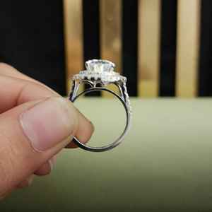 Bague de fiançailles élégante en or massif 18 carats avec moissanite taille poire certifiée IGI et sertie à griffes - Product Image 6