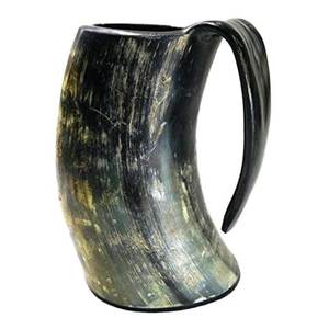 Mug artisanal de style viking en corne naturelle, écologique, personnalisable, avec design sculpté, finition polie, unique, objet de collection pour la bière - Product Image 3