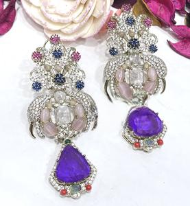 Pendientes de lujo con acabado plateado y circonitas de la mejor calidad para mujeres y niñas, ideales para looks de noche y fiestas. - Product Image 3