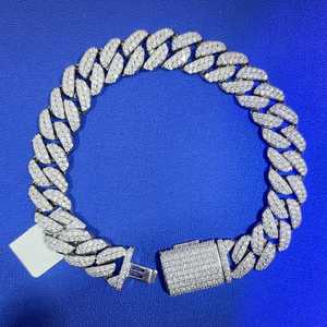 Pulsera de eslabones cubanos de plata de ley 925 de lujo con micro pavé de moissanita VVS para hombre, para uso diario. - Product Image 1