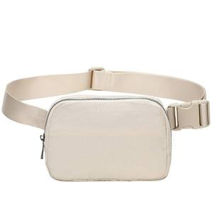Riñonera unisex beige con cierre de cremallera para uso diario - Product Image 6