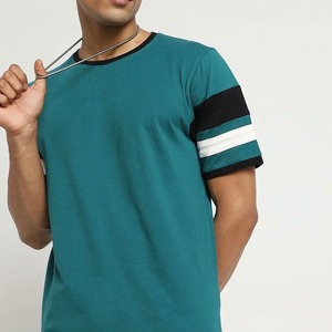เสื้อยืดคอกลมแขนสั้นผู้ชาย สีเขียวอมฟ้า ทรงปกติ ผ้าเจอร์ซีย์คอตตอน 100%  โลโก้ด้านหน้า แต่งขอบตัดสี ระบายอากาศได้ดี สไตล์ลำลอง - Product Image 5