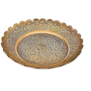 Assiette décorative ovale en métal avec motif végétal gravé, design traditionnel chinois fait main - Product Image 1