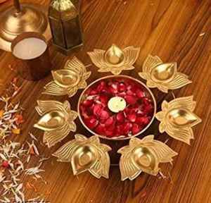 Cuenco de Loto Artesanal para Decoración de Puja, Cuenco de Loto de Latón Duradero para el Hogar, Cuenco para Flores Flotantes en Agua para Uso en Interiores, Decoración Diwali - Product Image 1