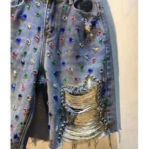 Shorts de mezclilla de cintura alta para hombre, estilo punk, con cuentas, rasgados, de pierna recta, con dobladillo deshilachado, informales de verano - Product Image 3