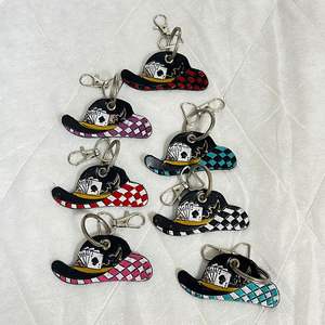 Porte-clés de créateur haut de gamme en cuir de vachette fait main, motif chapeau et cartes à jouer, style western poker, breloque de sac, cadeau, vente en gros - Product Image 5