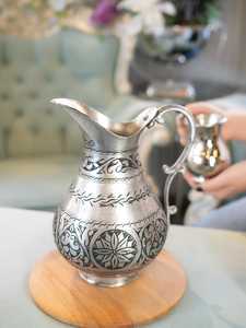 Carafe à eau en cuivre martelé de qualité supérieure avec 2 gobelets, style classique, écologique, avec poignée et couvercle, logo personnalisé, pour fêtes, en stock, Crescent - Product Image 2