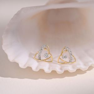 Boucles d'oreilles clous géométriques à monture ouverte en or jaune avec diamant de laboratoire triangulaire - Product Image 1