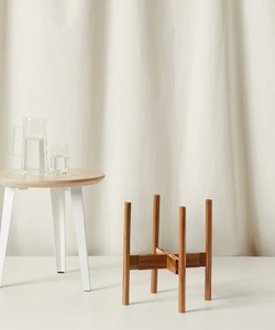Support de plante en bois fait main par un designer, bois massif de qualité supérieure, décoration de jardin intérieure et extérieure - Product Image 4