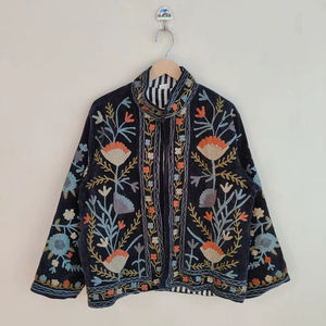 Veste en velours bleu marine brodée de fleurs Suzani, veste ethnique faite à la main, veste en velours pur, veste Suzani florale, style bohème hippie - Product Image 1