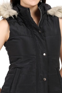 Gilet matelassé noir sans manches pour femme avec capuche en fourrure, vêtement d'extérieur décontracté, longueur standard, couleur unie, fermeture à simple boutonnage - Product Image 3