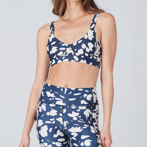 Ensemble de yoga pour femmes sur mesure, différentes couleurs, qualité supérieure, dernier design, pour la salle de sport et les entraînements. - Product Image 2