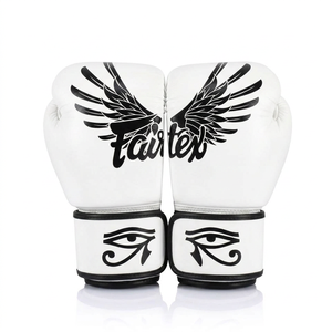 นวมชกมวยหนังแท้สีขาว Fairtex พร้อมโลโก้พิมพ์ลายตามสั่ง และสายรัดแบบปรับได้ นวมมวยไทยรุ่นใหม่ล่าสุด นวม Fairtex - Product Image 1