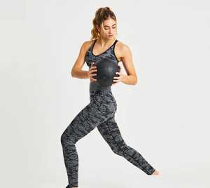 Conjunto de yoga para mujer, pantalones y sujetador deportivos, hechos con material duradero, conjunto de yoga de primera calidad, conjunto de yoga transpirable para mujer - Product Image 2