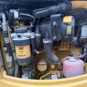 格安中古CAT302ミニショベル、2トン小型クローラー掘削機、多機能ミニショベル、安定した性能 - Product Image 6