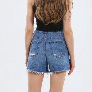 Short en jean déchiré taille haute pour femme, style décontracté, cinq poches, bleu, en coton, avec braguette boutonnée - Product Image 3