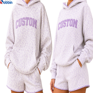 Ensemble 2 pièces tricoté personnalisé pour femme, imprimé floral Ditsy, comprenant un sweat à capuche et un short avec bordure contrastée et broderie en tissu éponge, style survêtement - Product Image 6