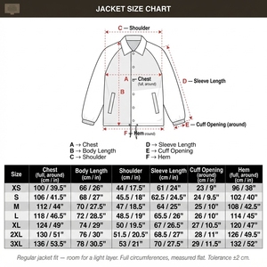 เสื้อโค้ชผู้ชายสีดำแบบสตรีทแวร์ OEM ผลิตตามสั่ง ผ้าโพลีเอสเตอร์ 100% ทอแบบทริคอต 220gsm กันน้ำ กันลม ระบายอากาศได้ดี พร้อมป้ายทอแบบนูน - Product Image 6